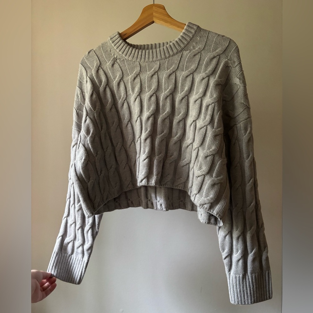 Pure Merino Wool Cropped Babaton Sweater | Soft Grey Cable Knit